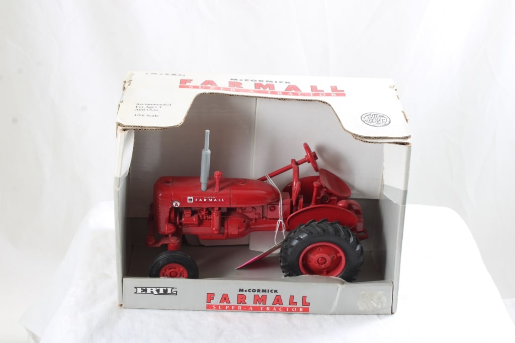 McCormick Farmall Model A Tractor in Box Ertl (1 of 10)