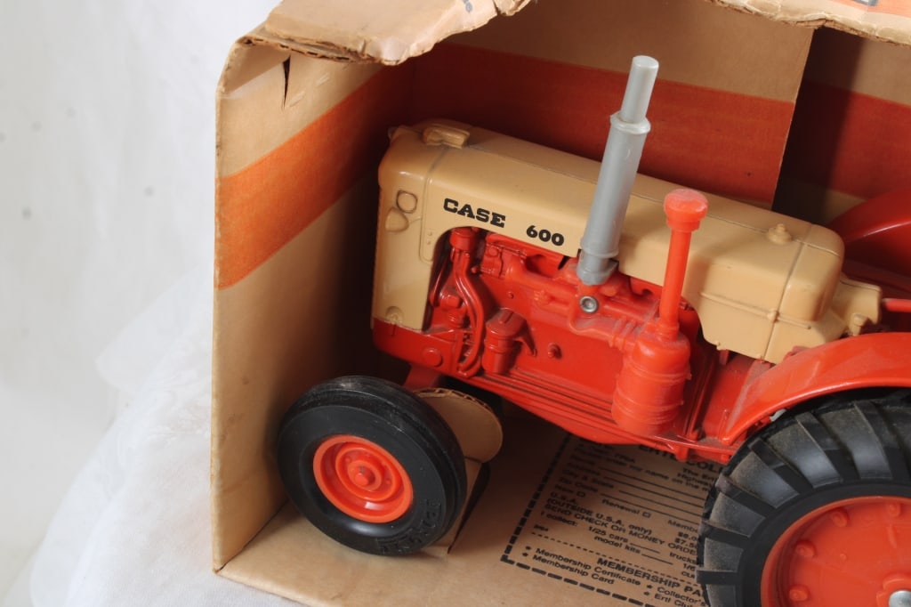 Ertl CASE 600 Tractor in Box USA - 2