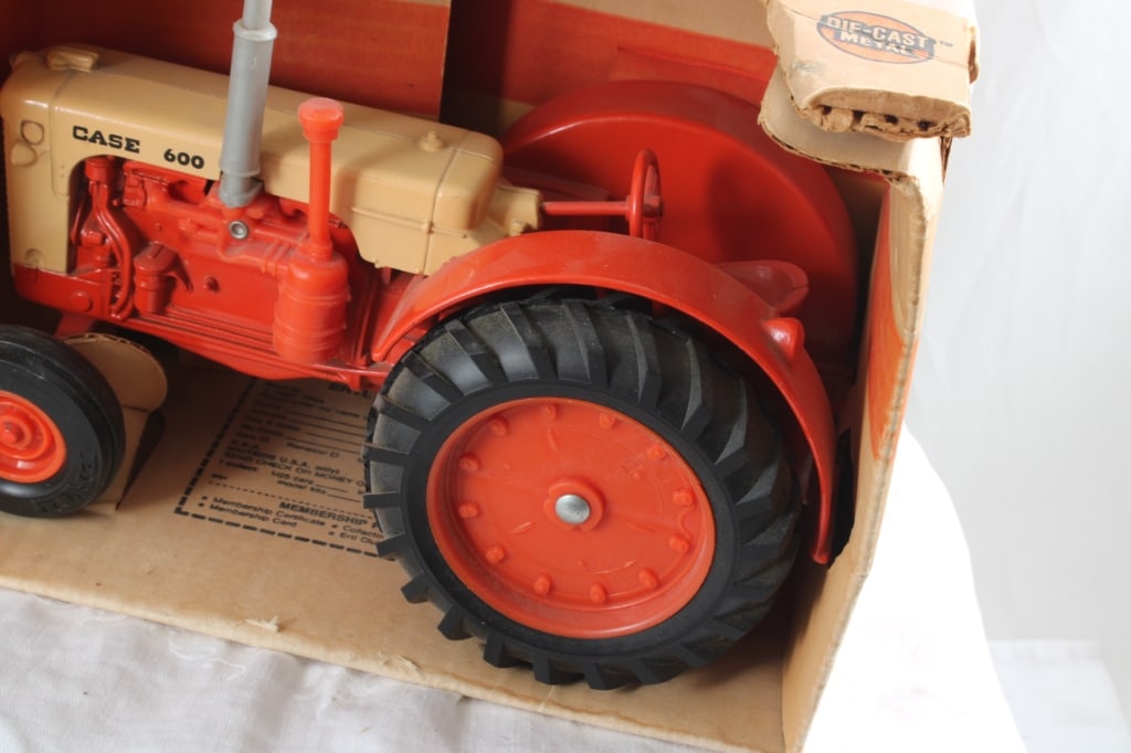 Ertl CASE 600 Tractor in Box USA - 3