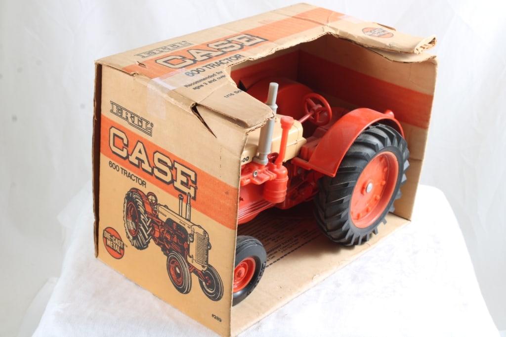 Ertl CASE 600 Tractor in Box USA - 4