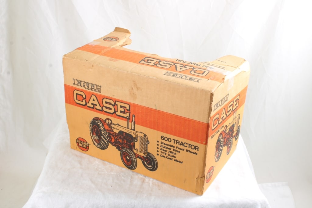 Ertl CASE 600 Tractor in Box USA - 5