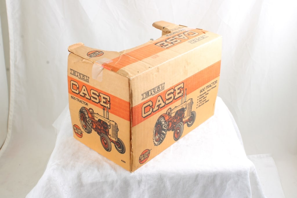 Ertl CASE 600 Tractor in Box USA - 6