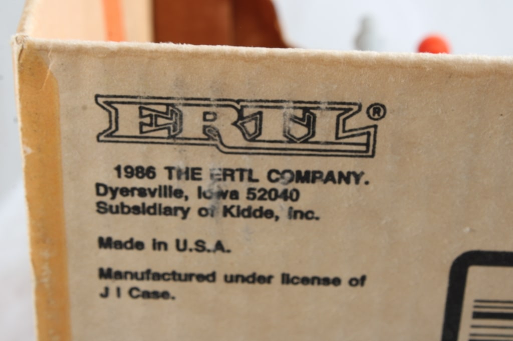 Ertl CASE 600 Tractor in Box USA - 7
