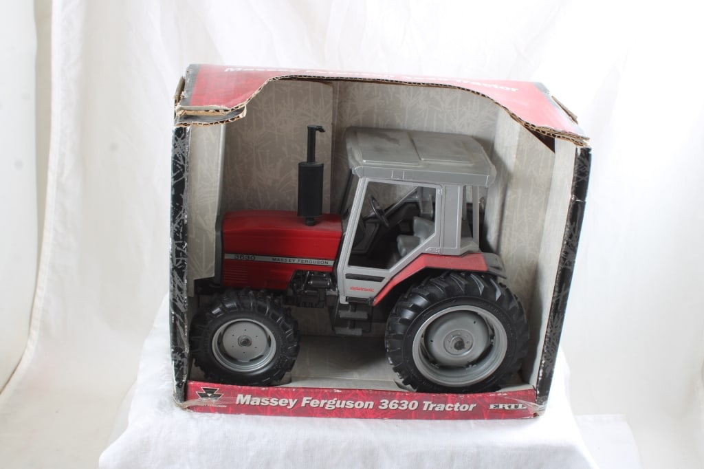 Massey Ferguson 3630 Ertl Tractor in Box (1 of 7)