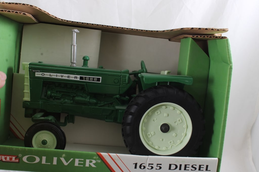 Ertl Oliver 1655 Diesel Tractor in Box USA - 3