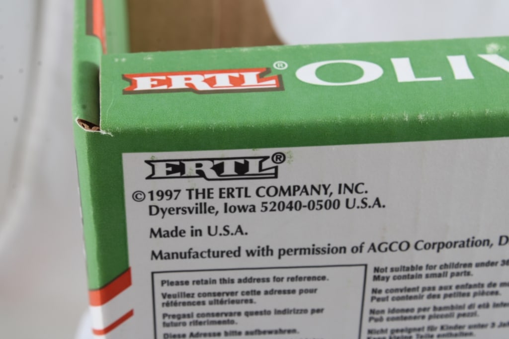 Ertl Oliver 1655 Diesel Tractor in Box USA - 8