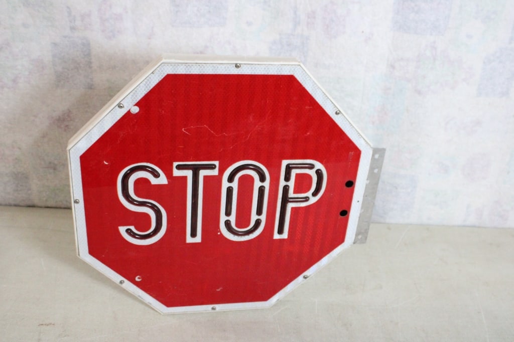 School Bus Stop Arm Sign Octagon: School Bus Stop Arm Sign Octagon - Lot Size 18" x 18" x 2". 6 Lbs. All information and photos are intended to be as accurate as possible, but errors are possible. No item may be returned or
