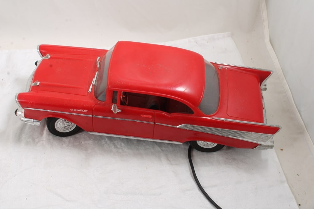 Remote Control '57 Chevy & Mattel Krypto Super Dog - 12