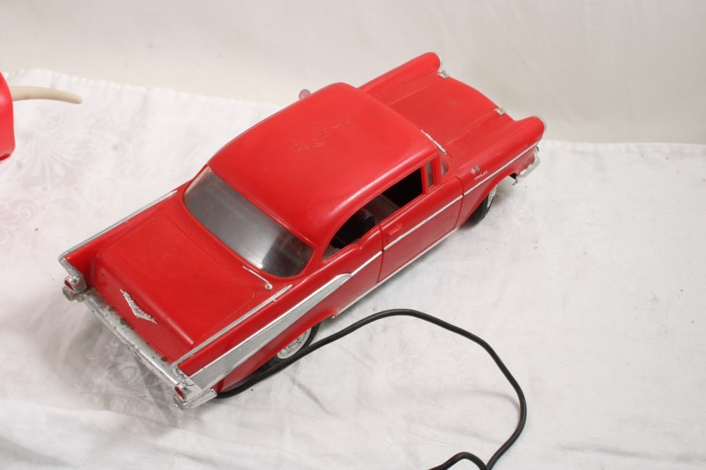 Remote Control '57 Chevy & Mattel Krypto Super Dog - 14