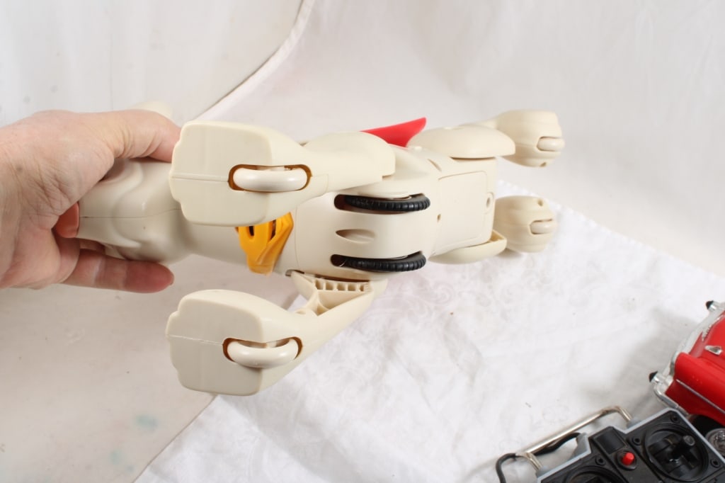 Remote Control '57 Chevy & Mattel Krypto Super Dog - 6