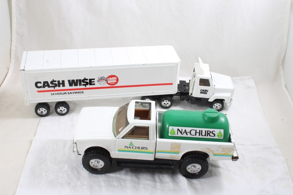 Ertl GMC Pickup, Cash-Wise Foods Tractor Trailer: Ertl GMC Pickup, Cash-Wise Foods Tractor Trailer - Ertl 1980 NA-CHURS GMC Pick-Up Truck with Tank 1:16 Scale (missing sun roof), Cash-Wise Foods Pressed Steel 20" Tractor Trailer. Lot Size 14" x 12" x