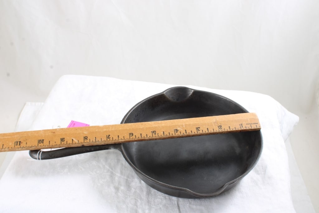 Griswold #3 Large Block Logo 709B Skillet - 7