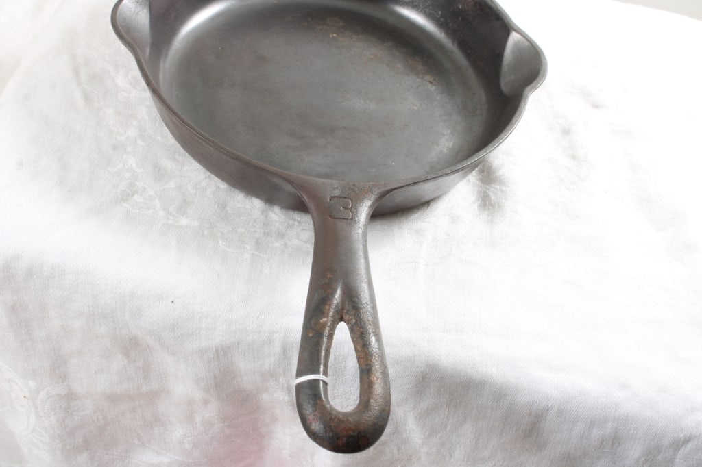 Griswold #3 Small Logo #709D Skillet - 3