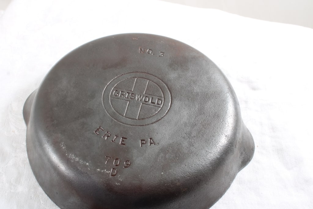 Griswold #3 Small Logo #709D Skillet - 5
