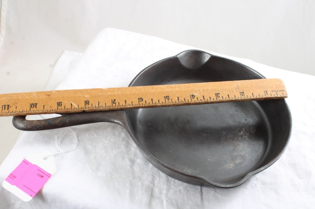 Griswold #3 Small Logo #709D Skillet - 9