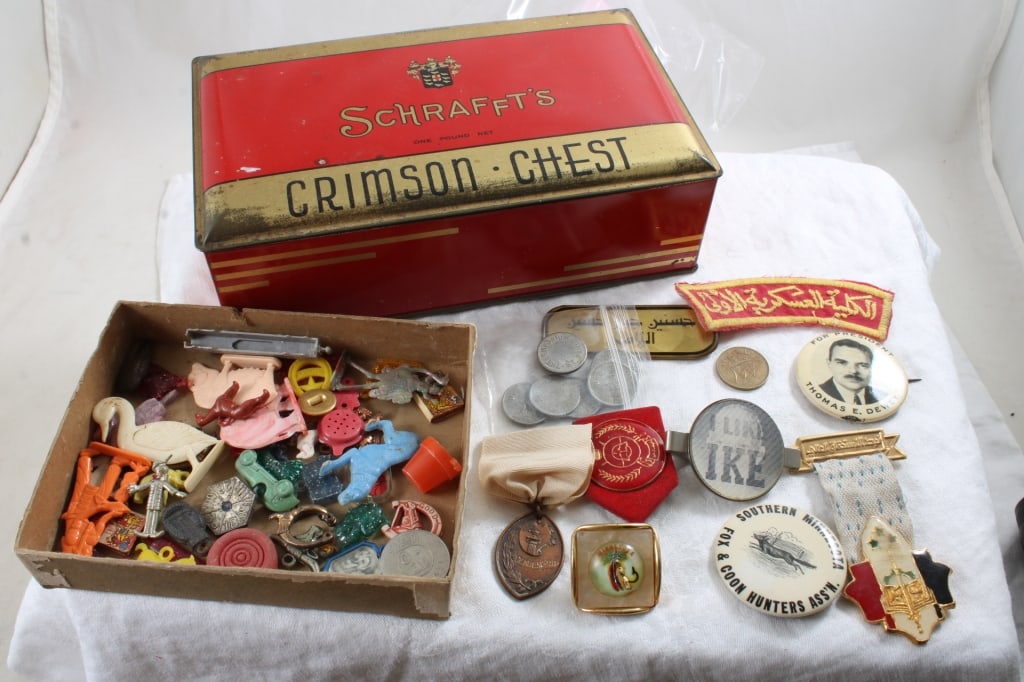 Schrafft's Crimson Chest Candy Tin & Collectibles (1 of 20)