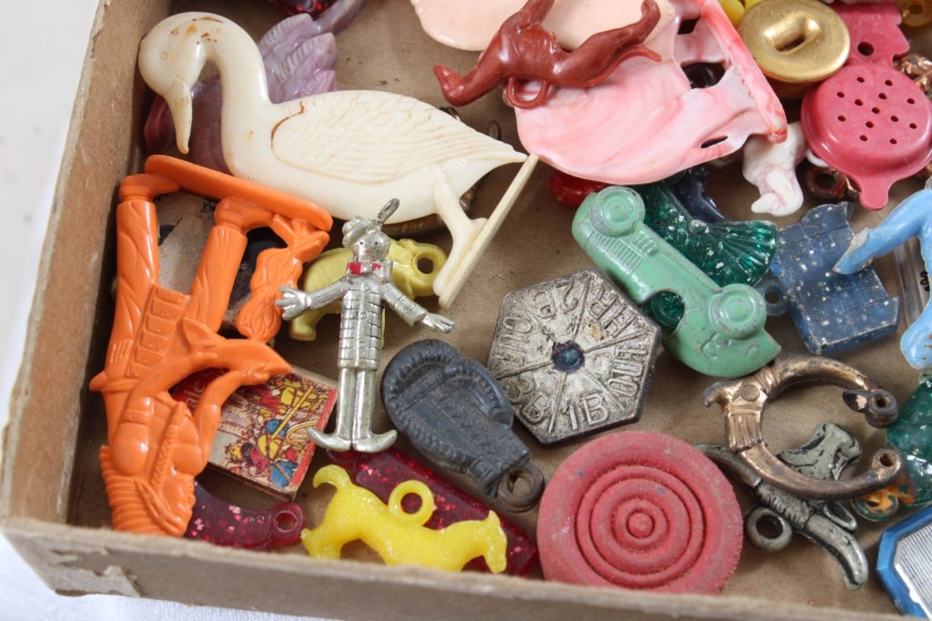 Schrafft's Crimson Chest Candy Tin & Collectibles - 6