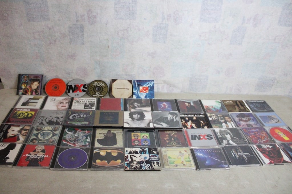 40+ Rock & Pop CD's: 40+ Rock & Pop CD's - Includes Artists: Madonna, Beatles, Dire Straits, Black-eyed Peas, Santana, Eurythmics, The Cure, Best of INXS, Queen Double Greatest Hits, The Doors Double Best of, Billy Joel