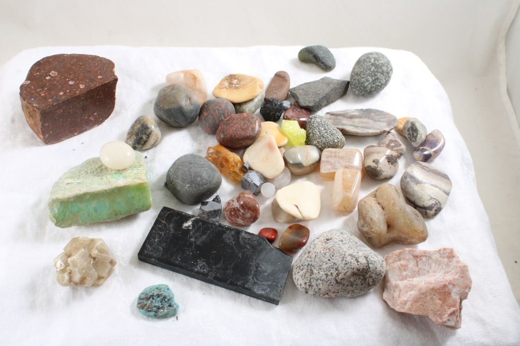 Several Gems- Green Chrysoprase, Lemon Citrine, (1 of 20)