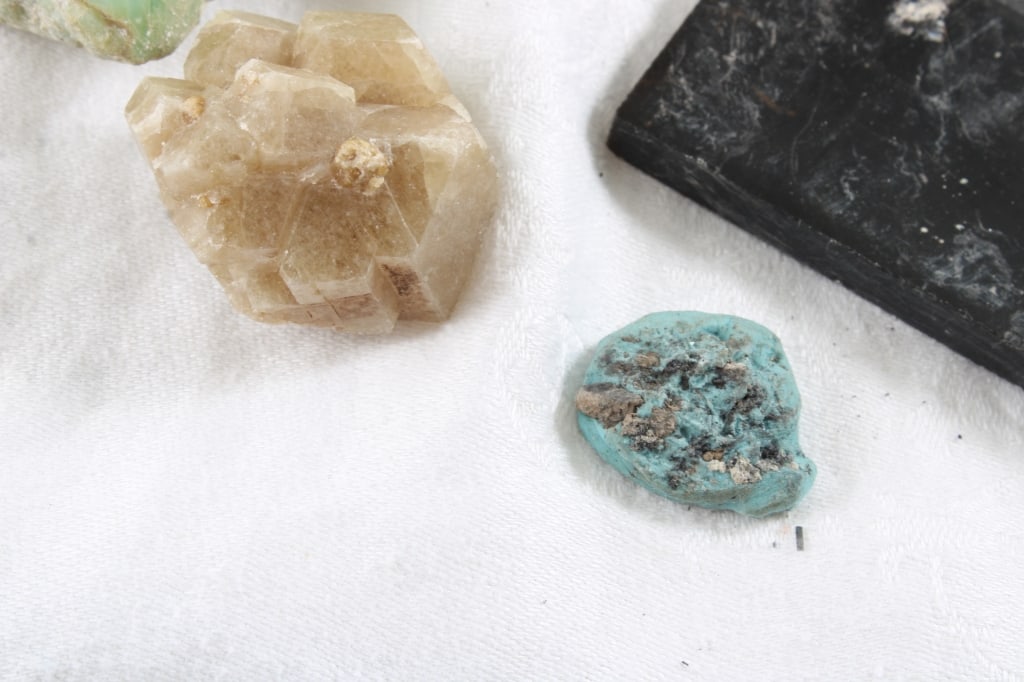 Several Gems- Green Chrysoprase, Lemon Citrine, - 8