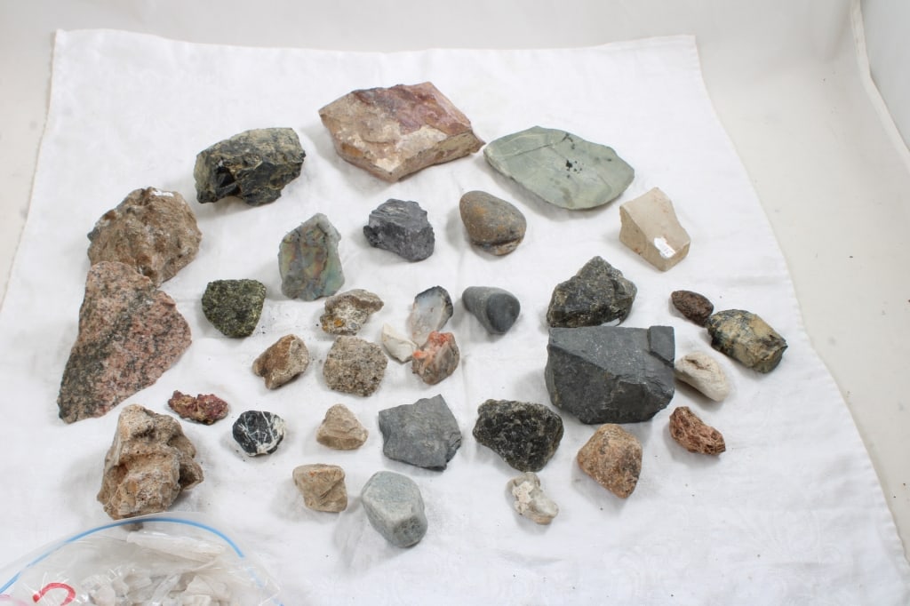 Minerals -Pinkish Jasper, Geode, Bronzite, More (1 of 20)