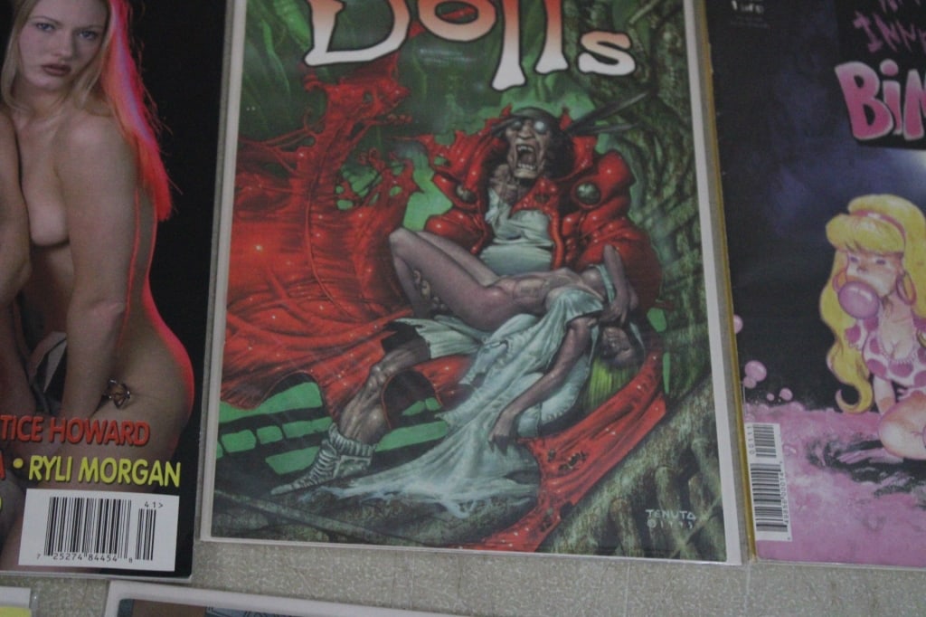 Erotica Comics and Magazines - 10