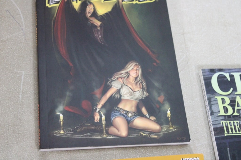 5 Science Fiction Comic Books - 11