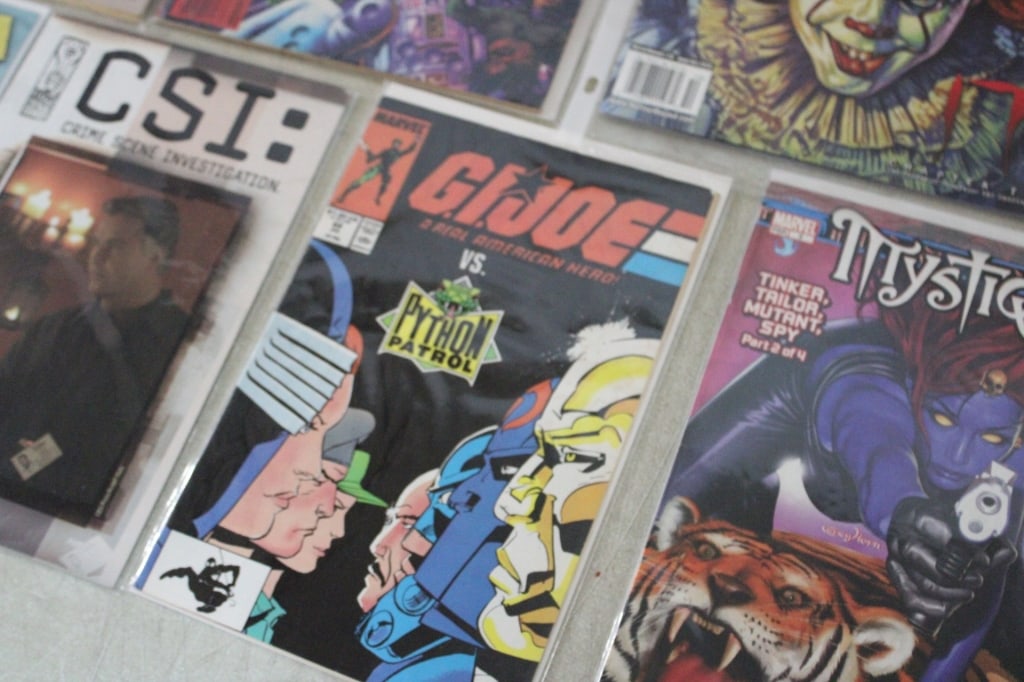 14 Adult Fantasy, Action Comic Books, Magazines - 12