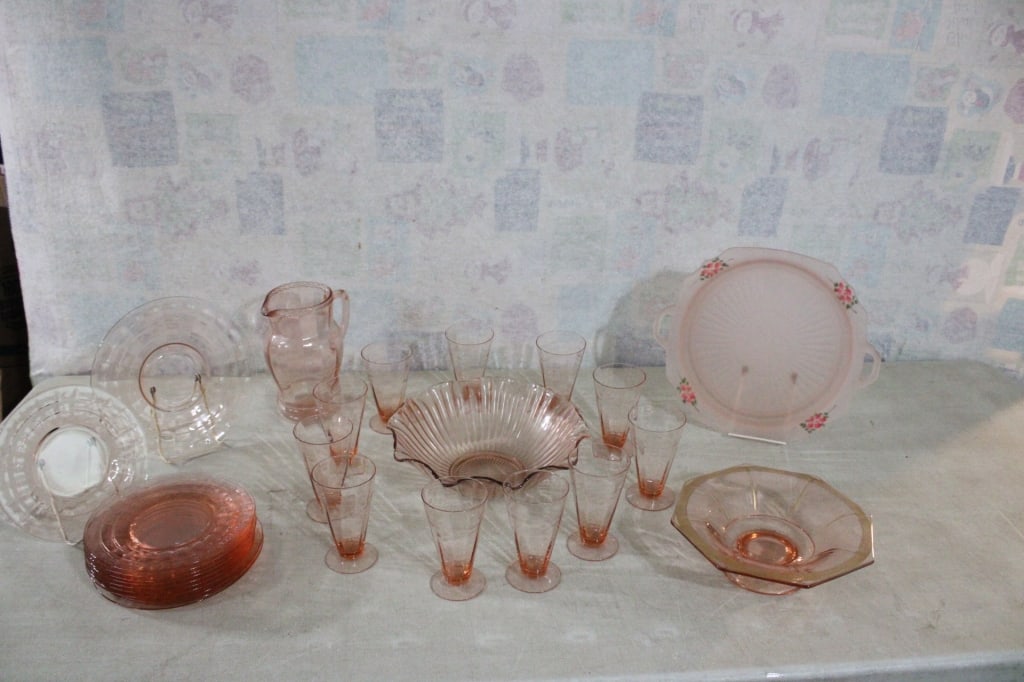 26 Pieces Pink Depression Glass (1 of 20)