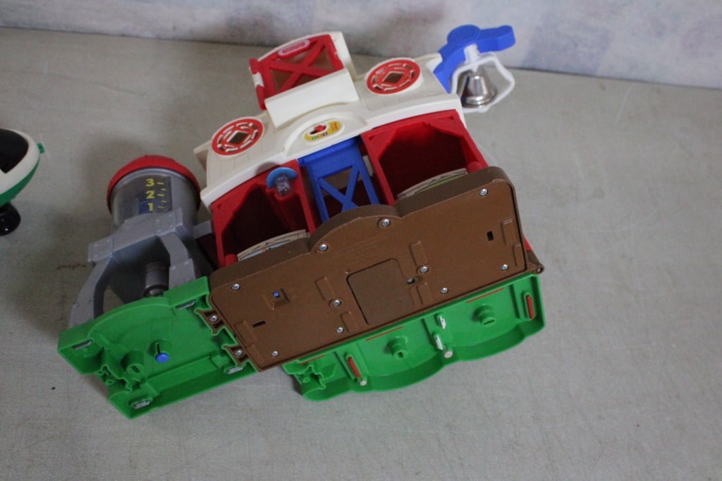 Fisher Price Little People Plane and Barn - 14