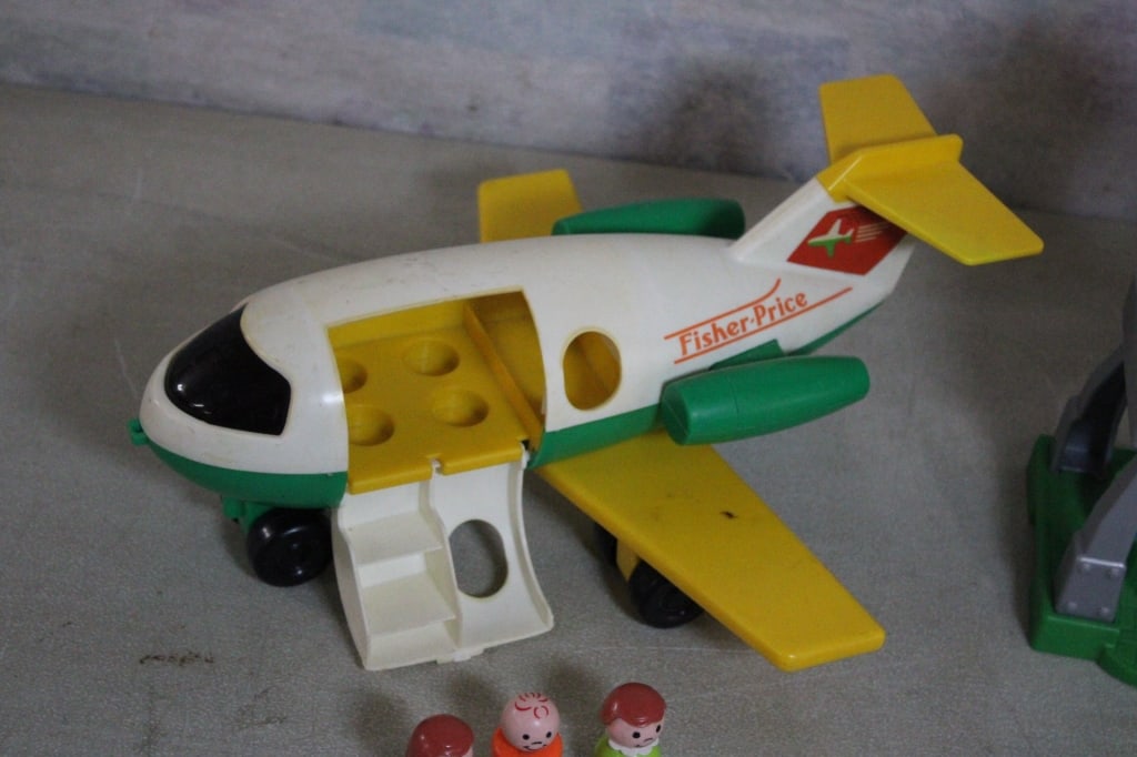 Fisher Price Little People Plane and Barn - 2