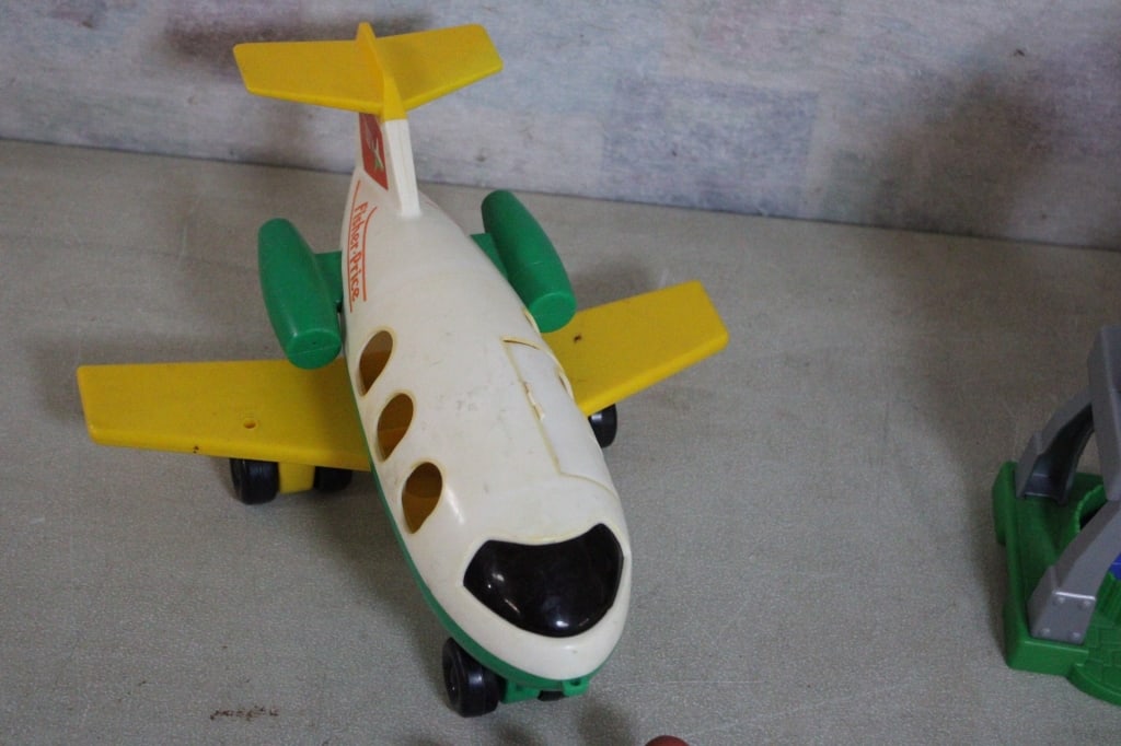 Fisher Price Little People Plane and Barn - 4