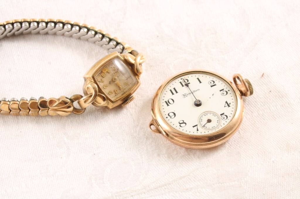 Hampden Pocket Watch 10k G.F., Elgin Deluxe G.F.: Hampden Pocket Watch 10k G.F., Elgin Deluxe G.F. - Wristwatch. Hampden Pendant Pocket Watch Molly Stark 10 k Gold filled. Missing Crystal. Both are not working. Lot Size 3" x 3" x 2". 1 Lb. All