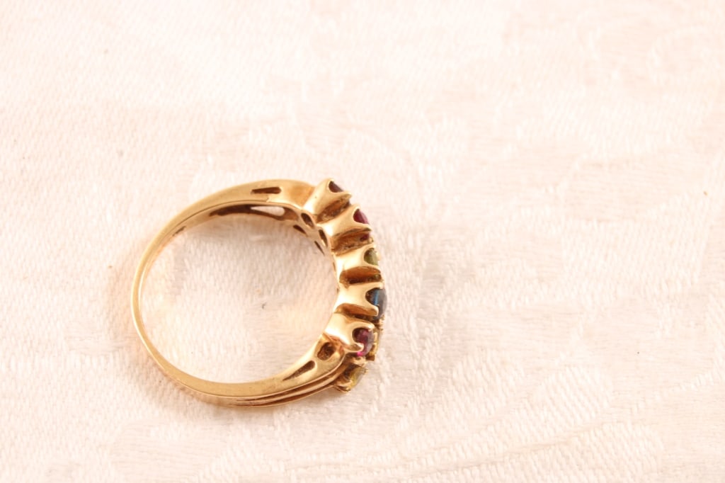 10k Gold Mother's Ring with 11 Stones 4.4 Grams - 9