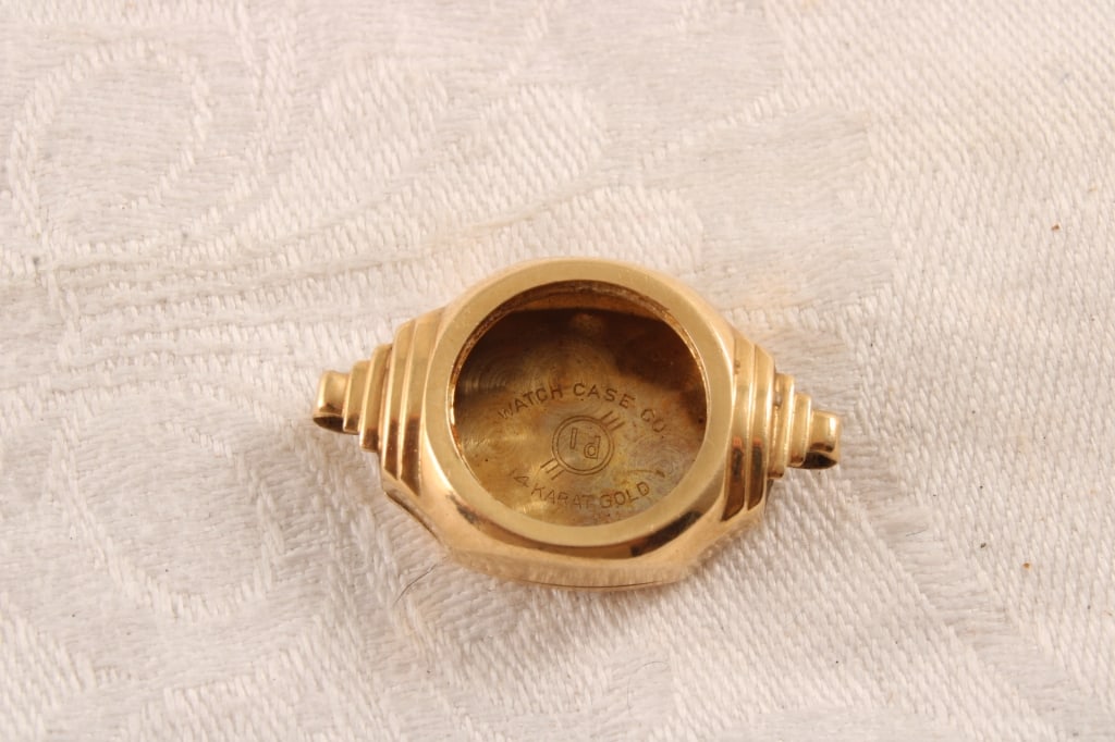 14k. Gold Watch Case 2.7 Grams: 14k. Gold Watch Case 2.7 Grams - Lot Size 2" x 1" x 1". .5 Lb. All information and photos are intended to be as accurate as possible, but errors are possible. No item may be returned or