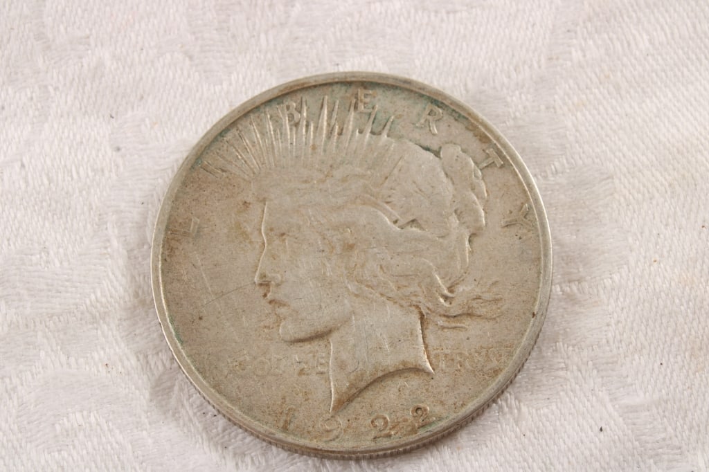 1922 D Peace Silver Dollar: 1922 D Peace Silver Dollar - Lot Size 2" x 2" x 1". .5 Lb. All information and photos are intended to be as accurate as possible, but errors are possible. No item may be returned or refused