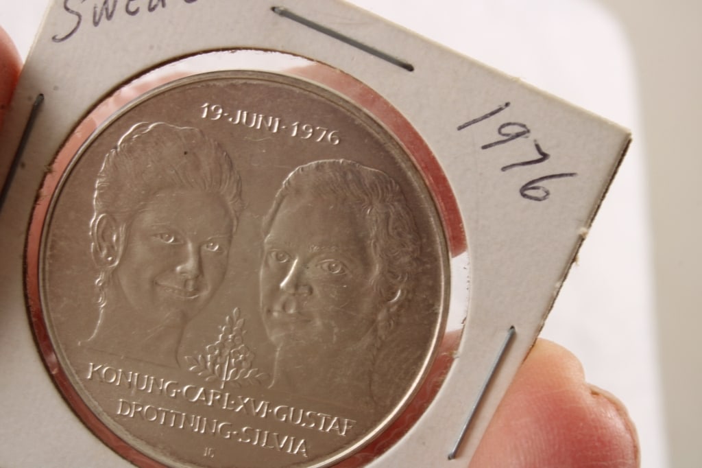 1976 50 Kroner Sweden King & Queen Silver Coin - 2