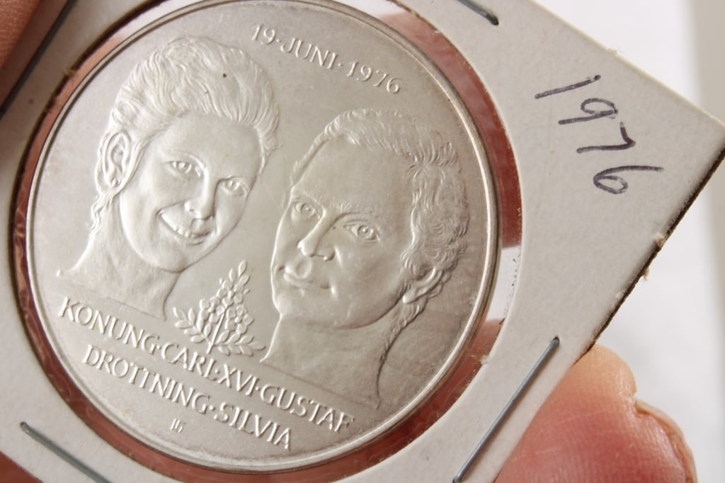 1976 50 Kroner Sweden King & Queen Silver Coin - 3