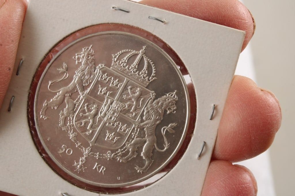 1976 50 Kroner Sweden King & Queen Silver Coin - 4