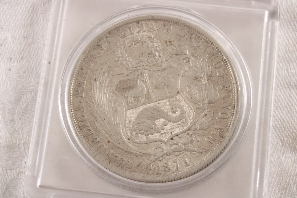 1871 Peru South America 1 SOL Silver Coin: 1871 Peru South America 1 SOL Silver Coin - 9 Decimos. .900 Silver. Lot Size 3" x 3" x 1". .5 Lb. All information and photos are intended to be as accurate as possible, but errors are possible.
