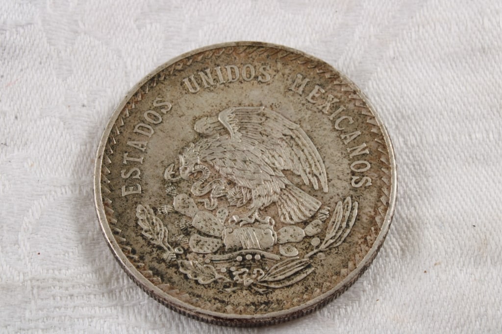 1948 Mexico Cinco Pesos Silver Coin 90% Silver - 4