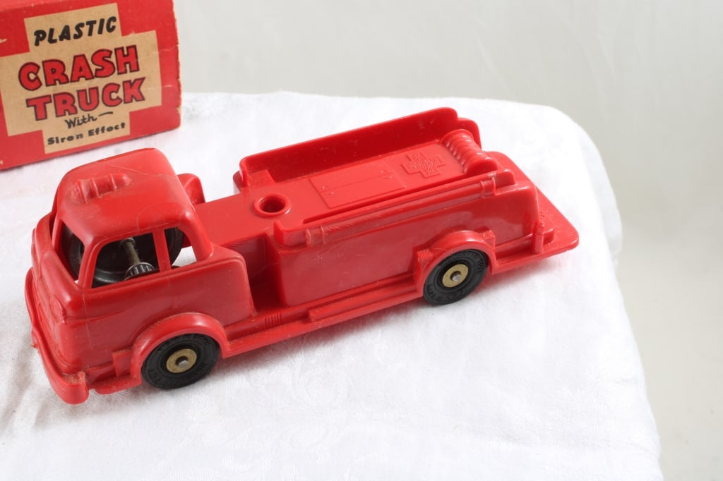 Wyandotte Crash Truck in Box, Renwal Fire Truck - 10