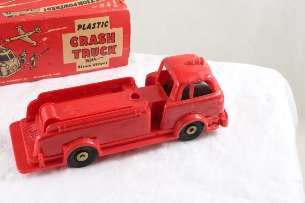 Wyandotte Crash Truck in Box, Renwal Fire Truck - 12