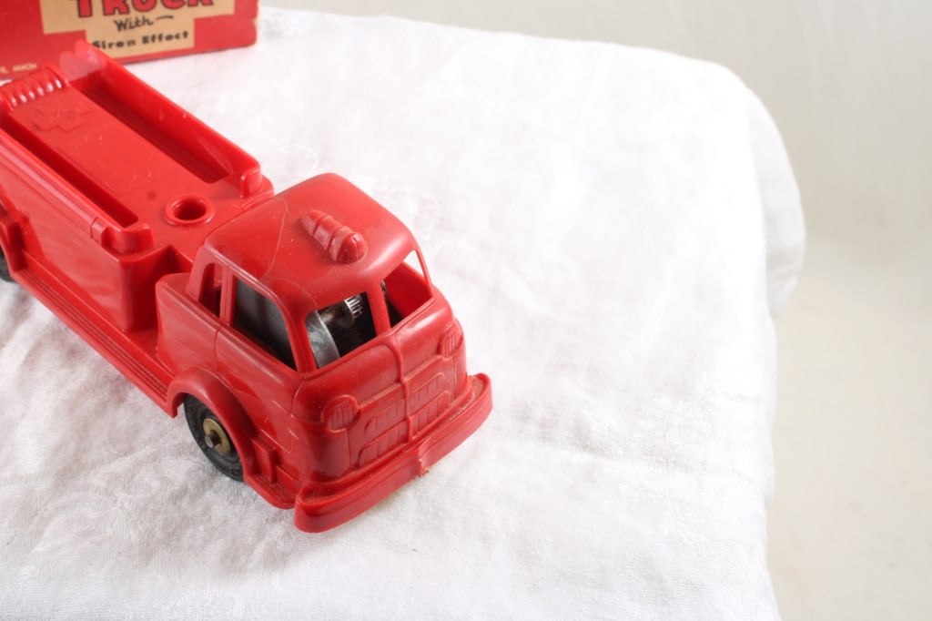 Wyandotte Crash Truck in Box, Renwal Fire Truck - 13