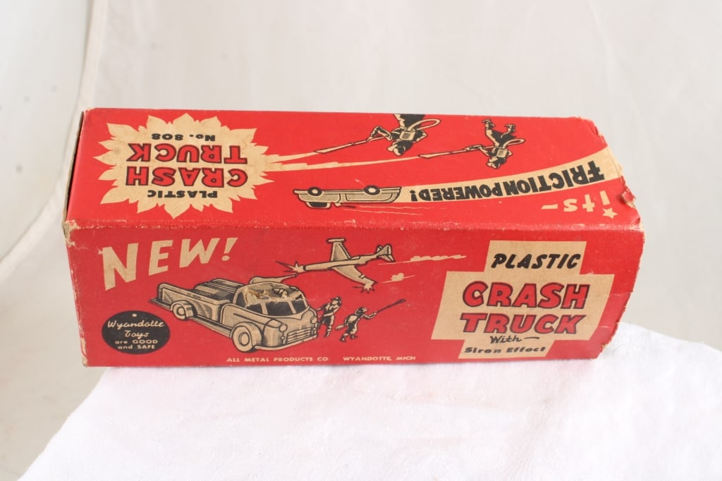 Wyandotte Crash Truck in Box, Renwal Fire Truck - 17