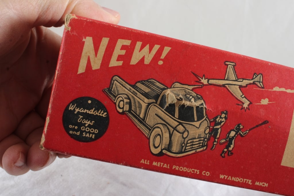 Wyandotte Crash Truck in Box, Renwal Fire Truck - 18