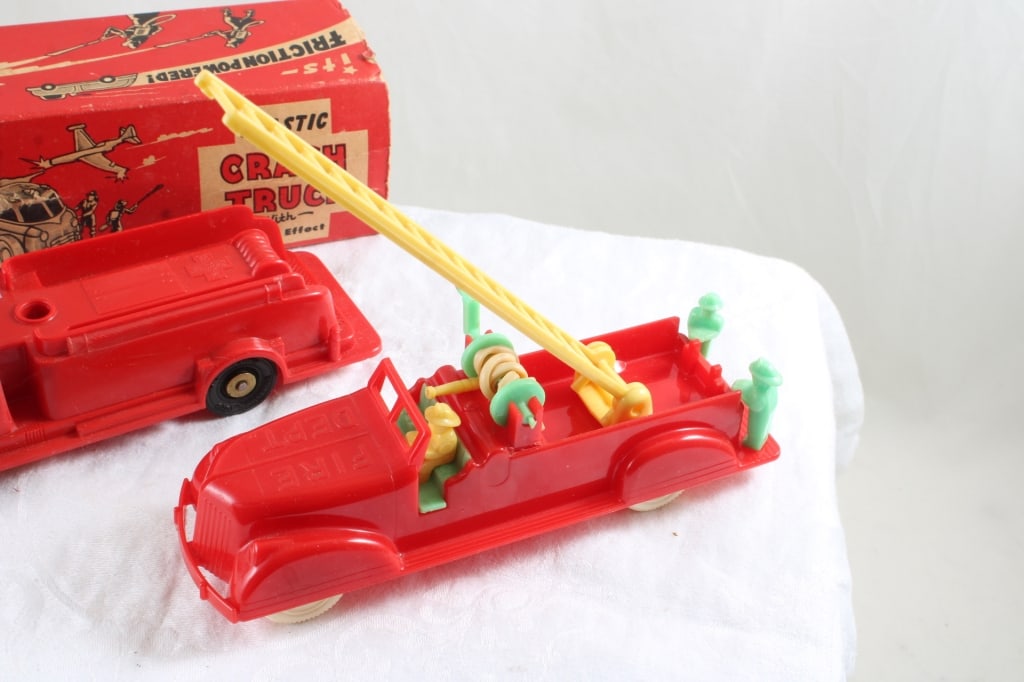 Wyandotte Crash Truck in Box, Renwal Fire Truck - 2