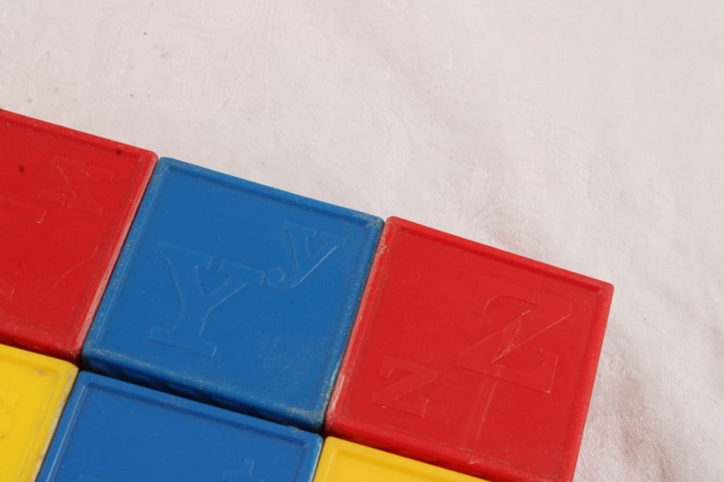 Tupperware Busy Blocks 25 with Toys Inside - 10