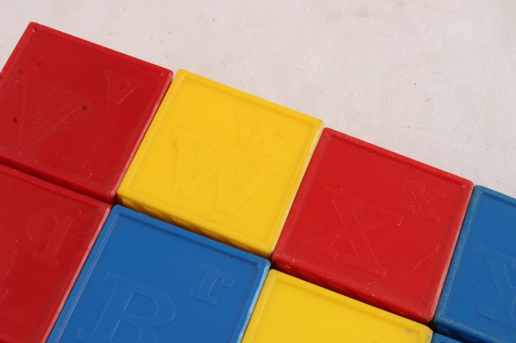 Tupperware Busy Blocks 25 with Toys Inside - 11