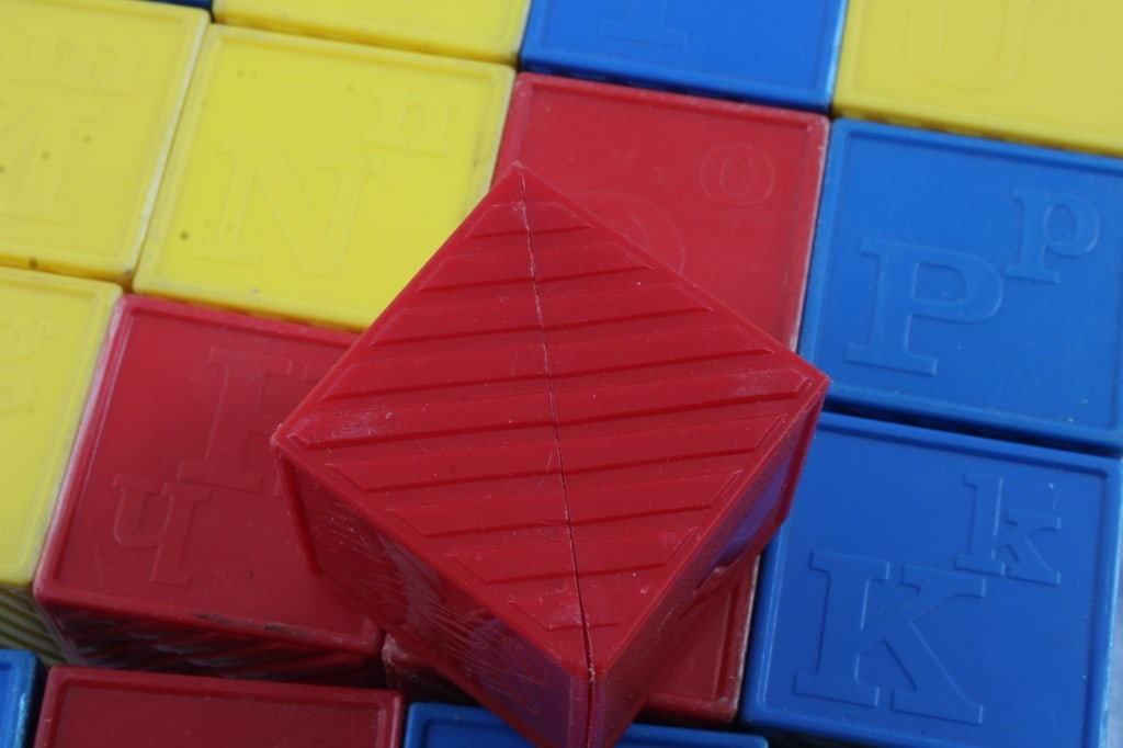 Tupperware Busy Blocks 25 with Toys Inside - 12